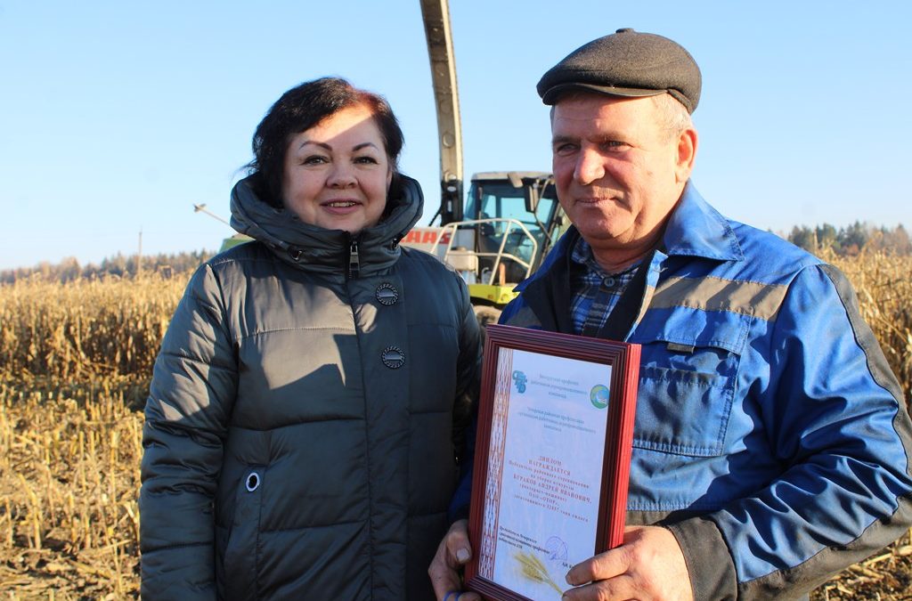 В ЧЕЧЕРСКОМ РАЙОНЕ ПОДВЕДЕНЫ ИТОГИ РАЙОННОГО СОРЕВНОВАНИЯ НА УБОРКЕ КУКУРУЗЫ