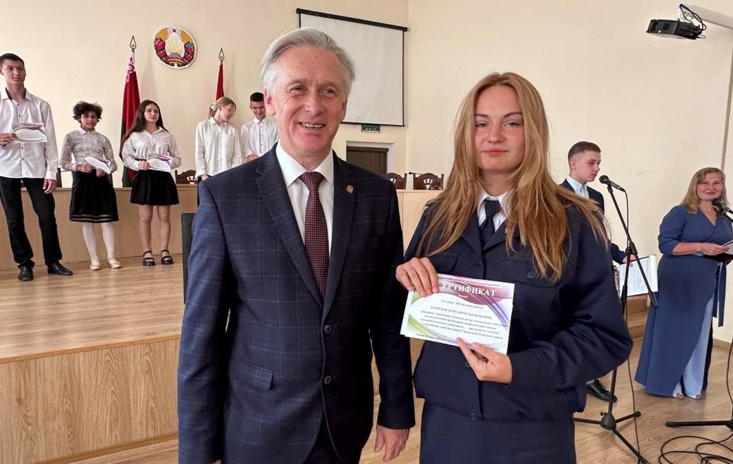 В ЕЛЬСКОМ РАЙИСПОЛКОМЕ ПРОШЛО ЧЕСТВОВАНИЕ ОДАРЕННЫХ УЧАЩИХСЯ И ЮНЫХ СПОРТСМЕНОВ РАЙОНА