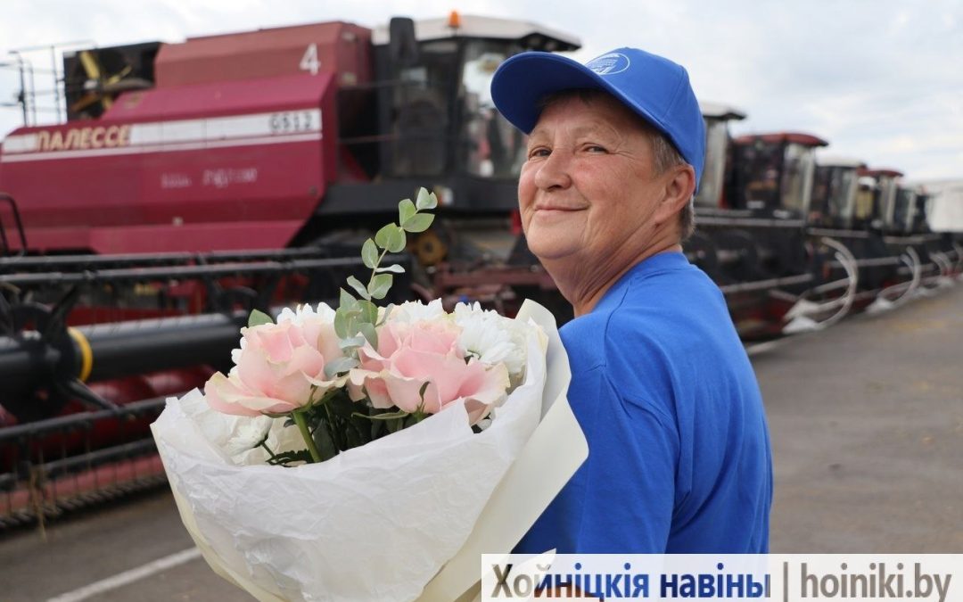 На Хойникщине продолжается чествование тысячников. Но и о заслугах земляков на других видах работ не забывают.