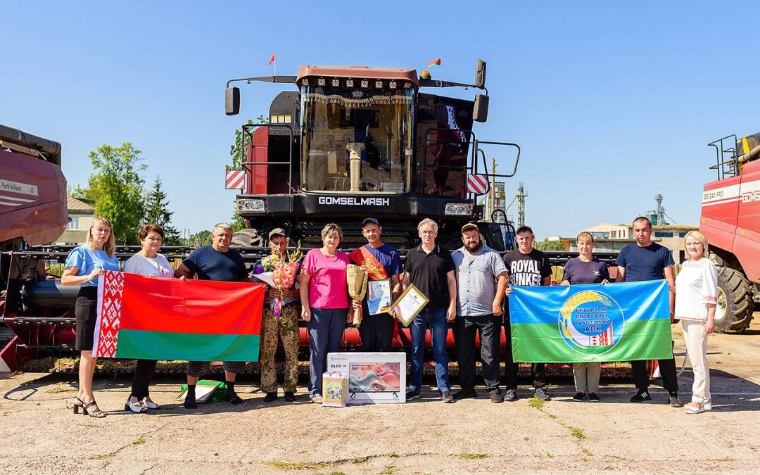 ЕСТЬ ПЕРВАЯ ТЫСЯЧА ТОНН ЗЕРНА В ЕЛЬСКОМ РАЙОНЕ!