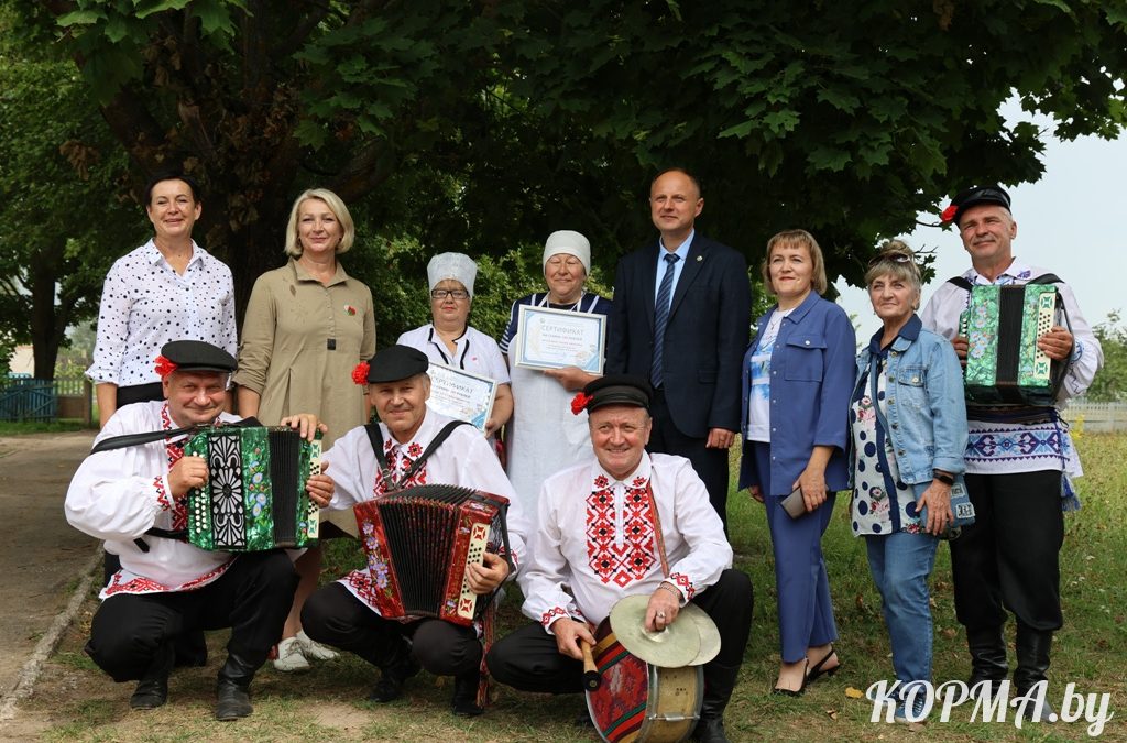 ЖАТВА – ДЕЛО ВСЕНАРОДНОЕ: В КСУП «ДУБОВИЦА» ЧЕСТВОВАЛИ РАБОТНИЦ СТОЛОВОЙ
