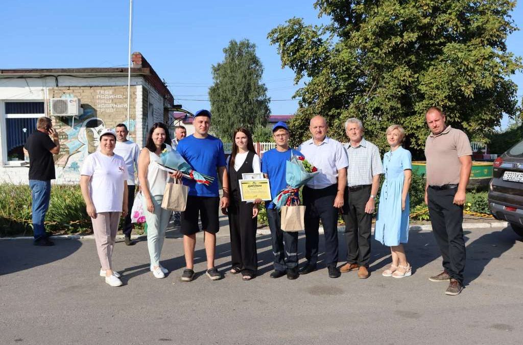 Очередных передовиков на уборочной чествовали на «Экспериментальной базе «Криничная» и в «Козенках-Агро»