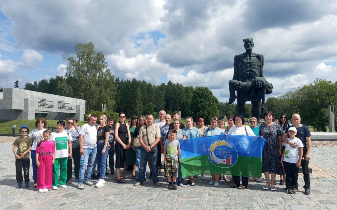 Члены профсоюза агропромышленного комплекса Октябрьского района посетили мемориальный комплекс «Хатынь»