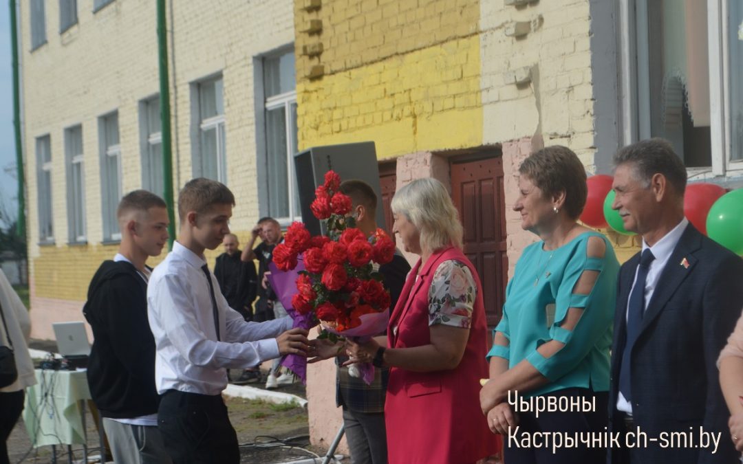 ПРАЗДНИК ПЕРВОГО ЗВОНКА. СТАРТ НА ПУТИ В ПРОФЕССИЮ В ОКТЯБРЬСКОМ ГОСУДАРСТВЕННОМ КОЛЛЕДЖЕ