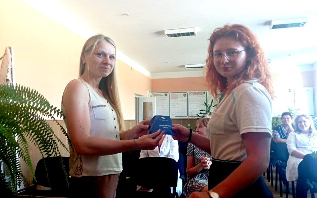 ПРОФСОЮЗНЫЙ БИЛЕТ ВРУЧИЛИ МОЛОДОМУ СПЕЦИАЛИСТУ ВИОЛЕТТЕ СУДАРЕВОЙ