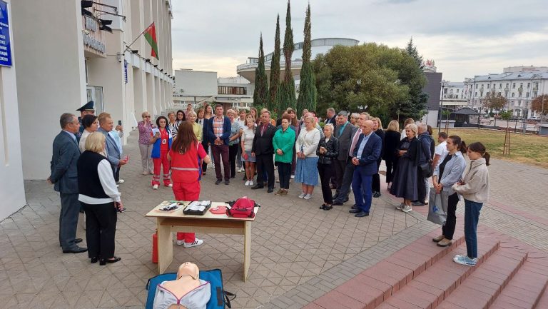 ЭВАКУАЦИЯ, ОКАЗАНИЕ ПОМОЩИ ПОСТРАДАВШИМ, ТУШЕНИЕ ПОЖАРА: В ДОМЕ ПРОФСОЮЗОВ ПРОВЕЛИ МЕРОПРИЯТИЯ В РАМКАХ ЕДИНОГО ДНЯ БЕЗОПАСНОСТИ