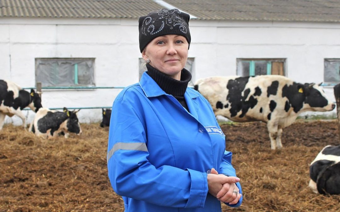 БЛАГОДАРЯ ЕЕ РАБОТЕ В ХОЗЯЙСТВЕ «КРАСНАЯ БУДА» НЕПРЕРЫВНО РАСТУТ ПОГОЛОВЬЕ И ПОКАЗАТЕЛИ