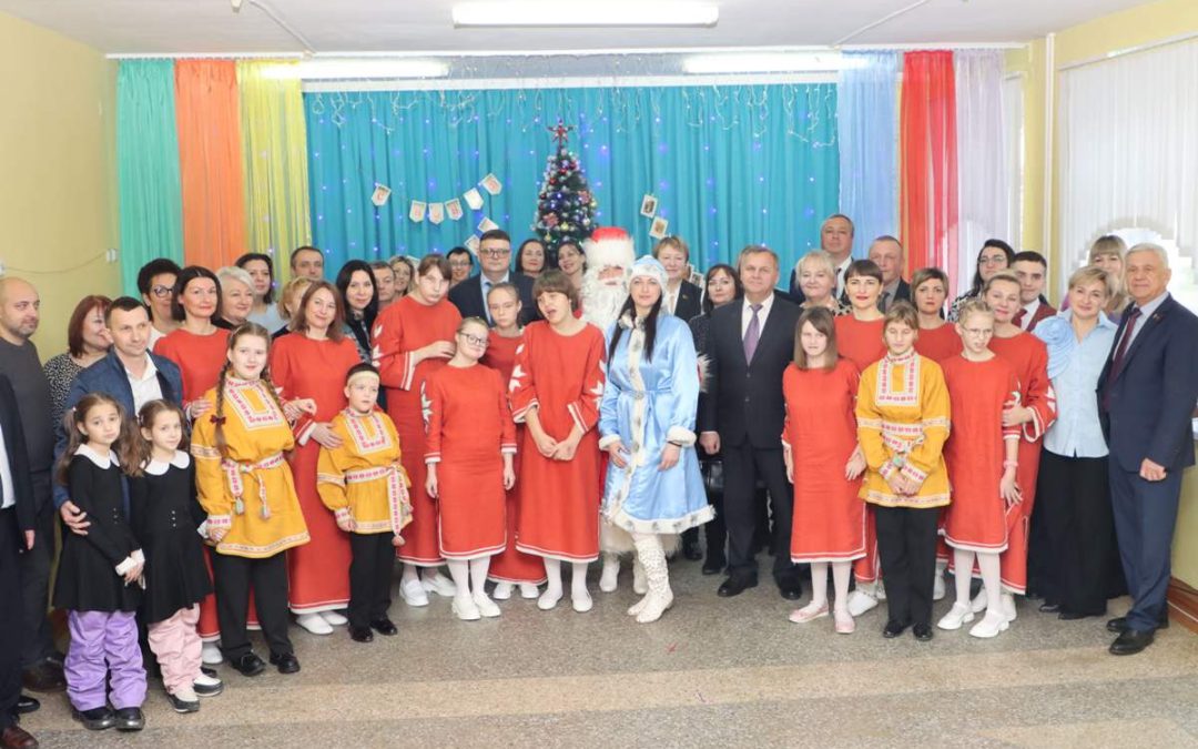 В МОЗЫРСКОМ РАЙОННОМ ЦЕНТРЕ КОРРЕКЦИОННО-РАЗВИВАЮЩЕГО ОБУЧЕНИЯ И РЕАБИЛИТАЦИИ СОСТОЯЛОСЬ НОВОГОДНЕЕ ПРЕДСТАВЛЕНИЕ