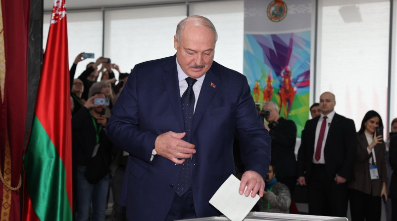ПРЕЗИДЕНТ БЕЛАРУСИ АЛЕКСАНДР ЛУКАШЕНКО ПРОГОЛОСОВАЛ НА ПРЕЗИДЕНТСКИХ ВЫБОРАХ
