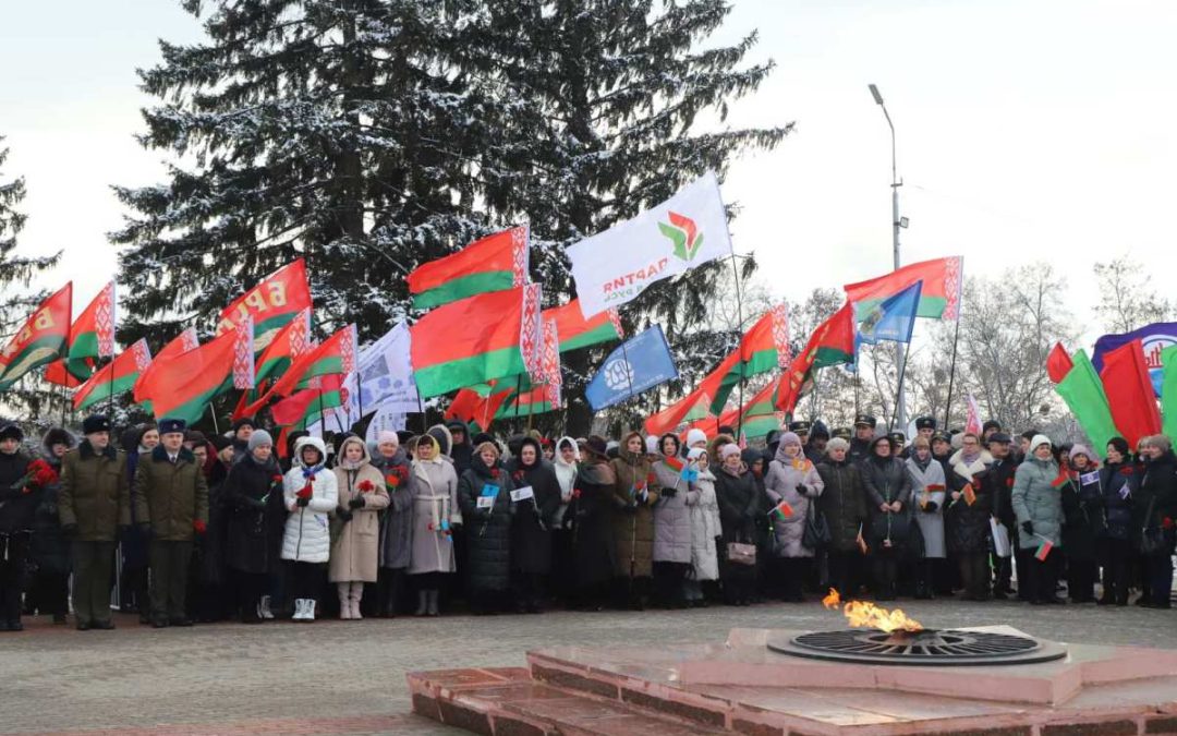 НА КУРГАНЕ СЛАВЫ В МОЗЫРЕ – МИТИНГ-РЕКВИЕМ «СТРАНИЦЫ ВЕЛИКОГО ПОДВИГА»