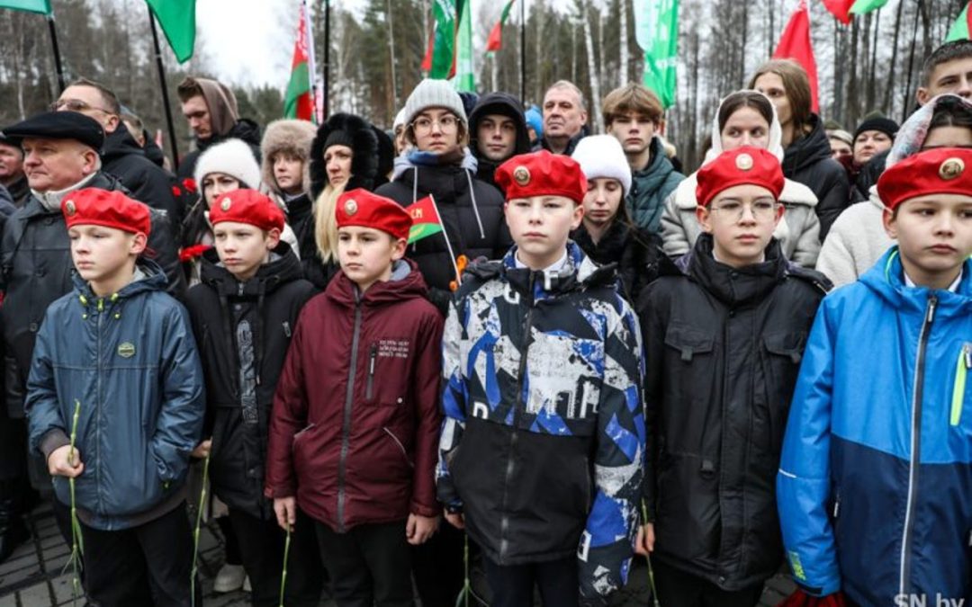 МЫ ЭТОЙ ПАМЯТЬЮ ЖИВЕМ!: ПРОФСОЮЗНЫЙ АКТИВ АГРАРИЕВ ПОСЕТИЛ МЕМОРИАЛЬНЫЙ КОМПЛЕКС «ОЛА»