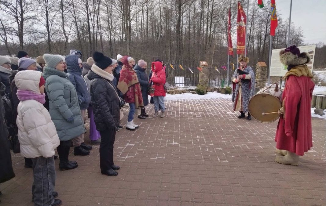 ВЕСНА ПРИХОДИТ С МАСЛЕНИЦЕЙ. ЧЛЕНЫ ПЕРВИЧКИ ГОСУДАРСТВЕННОГО ПРЕДПРИЯТИЯ «СОВХОЗ-КОМБИНАТ «ЗАРЯ» ПОГРУЗИЛИСЬ В НАРОДНЫЕ ТРАДИЦИИ В ПАРКЕ ИСТОРИИ «СУЛА»