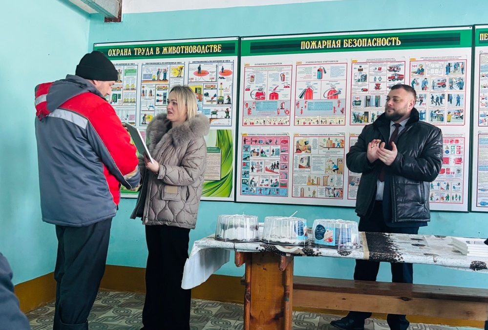 ТРУД ЖИВОТНОВОДОВ – В ПОЧЕТЕ: В ОАО «СГЦ «ЗАРЕЧЬЕ» ОТМЕТИЛИ ЛУЧШИХ РАБОТНИКОВ ОТРАСЛИ