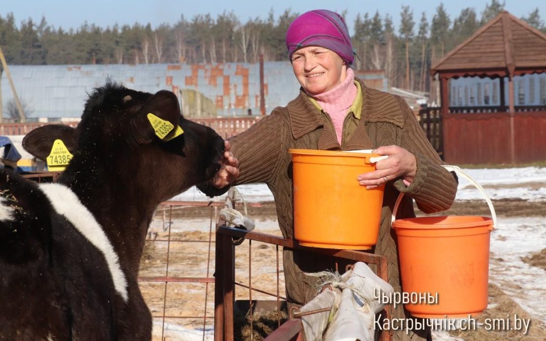ЖИТЕЛЬНИЦА Д. ГАТЬ ОКТЯБРЬСКОГО РАЙОНА ЖАННА КАЦЕВИЧ РАБОТАЕТ С МАКСИМАЛЬНОЙ ОТДАЧЕЙ