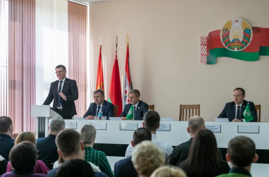 КОНСТИТУЦИЯ БЕЛАРУСИ ОТВЕЧАЕТ ОЖИДАНИЯМ И ЗАПРОСАМ ЛЮДЕЙ