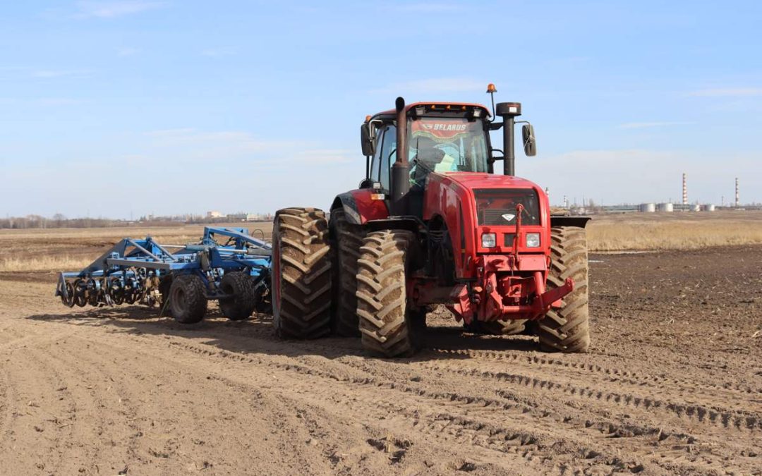 КОГДА СЧЕТ ИДЕТ НА ДНИ АГРАРИИ СОВХОЗА-КОМБИНАТА «ЗАРЯ» ОДНИМИ ИЗ ПЕРВЫХ ВЗЯЛИСЬ ЗА ПОДГОТОВКУ К ВЕСЕННЕМУ СЕВУ