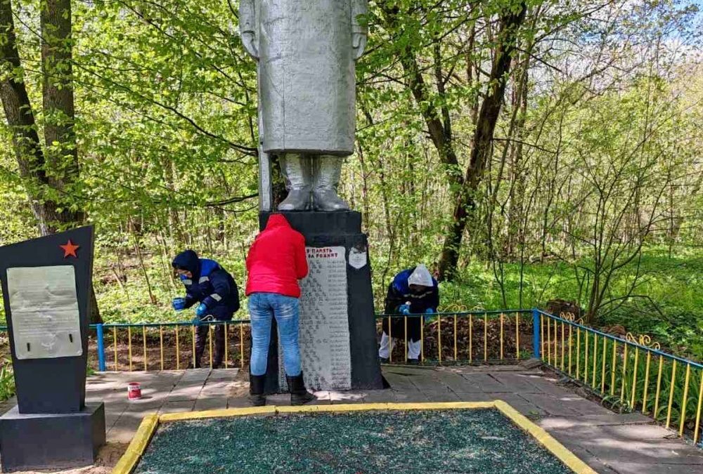 ЭХО ПАМЯТИ: ПРОФАКТИВ СУП «ЗАБОЛОТЬЕ 2010» БЛАГОУСТРОИЛ БРАТСКУЮ МОГИЛУ В ЗАБОЛОТЬЕ