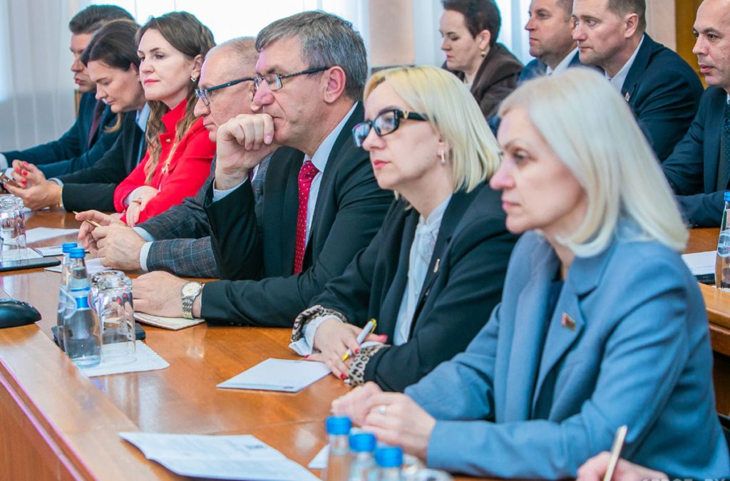 РОЛЬ ПОЛИТИЧЕСКИХ ПАРТИЙ И СУБЪЕКТОВ ГРАЖДАНСКОГО ОБЩЕСТВА В ИЗБИРАТЕЛЬНОМ ПРОЦЕССЕ ОБСУДИЛИ В ШТАБ-КВАРТИРЕ ФПБ