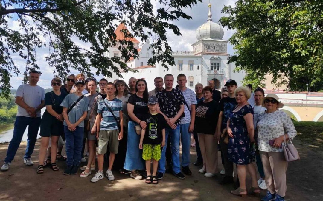 РАБОТНИКИ ОКТЯБРЬСКОГО МОЛОЧНОГО ЗАВОДА ПОГРУЗИЛИСЬ В ИСТОРИЮ И КРАСОТУ ГРОДНО!