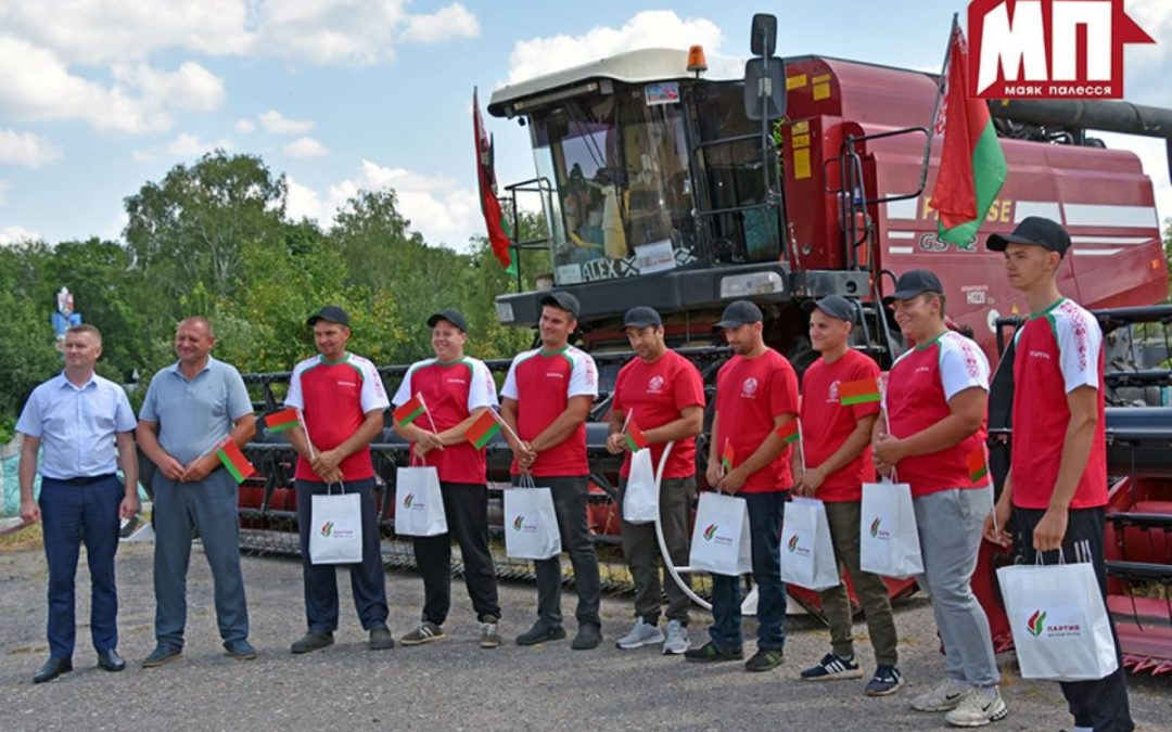 НА БРАГИНЩИНЕ ЧЕСТВОВАЛИ СЕМЕЙНЫЕ ЭКИПАЖИ, МОЛОДЫХ ВОДИТЕЛЕЙ И КОМБАЙНЕРОВ