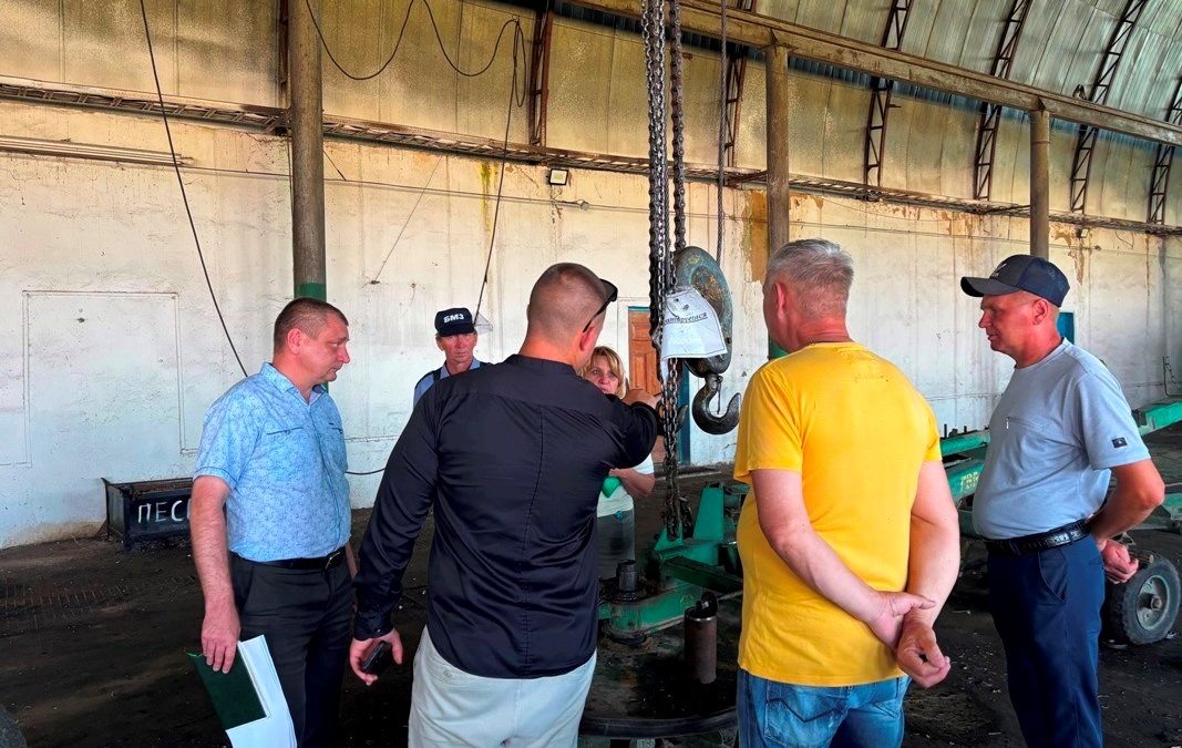 МОБИЛЬНАЯ ГРУППА РОГАЧЕВСКОГО РАЙИСПОЛКОМА ПРОВЕЛА МОНИТОРИНГ В КСУП «КРАСНАЯ АРМИЯ» ПРИ УЧАСТИИ ПРОФСОЮЗА АГРАРИЕВ