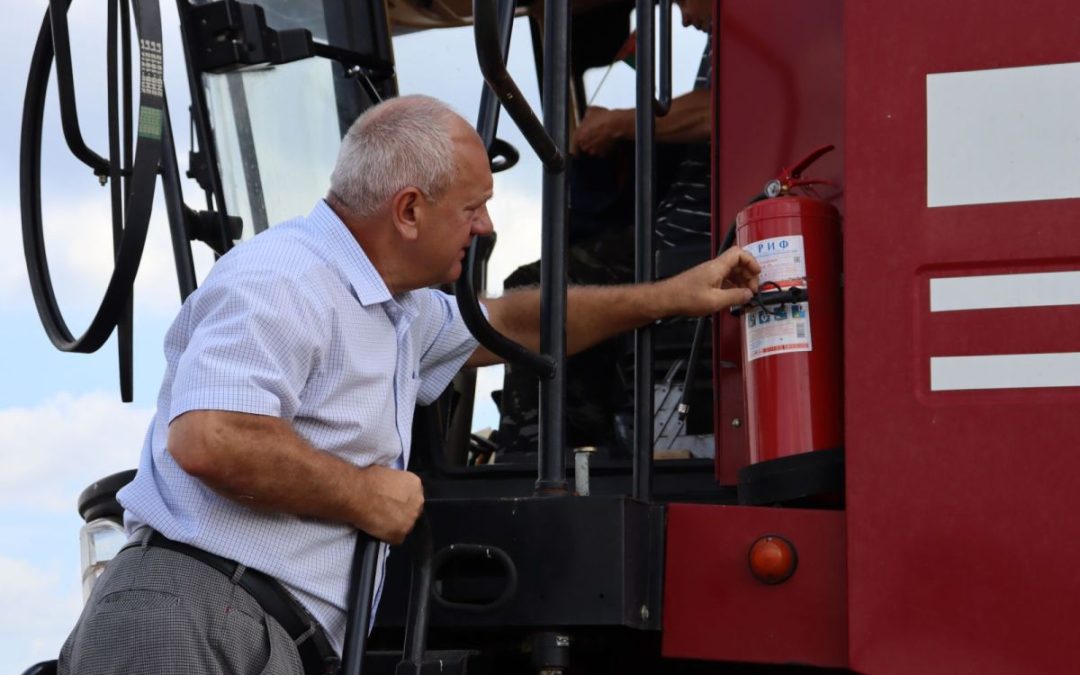 ОХРАНА ТРУДА – В ПРИОРИТЕТЕ. ПРОФСОЮЗ РАБОТНИКОВ АПК МОЗЫРЩИНЫ ПРОВЕРЯЕТ СОБЛЮДЕНИЕ ТЕХНИКИ БЕЗОПАСНОСТИ ВО ВРЕМЯ ЖАТВЫ