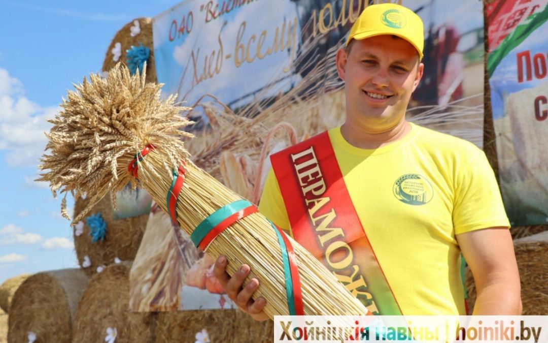 С КАРАВАЕМ И ПОД«БАЦЬКАВУ БУЛКУ»: ТАК ВСТРЕЧАЛИ СЕГОДНЯ ПЕРВОГО ВОДИТЕЛЯ- ТЫСЯЧНИКА В РАЙОНЕ – АЛЕКСАНДРА КАРДАША