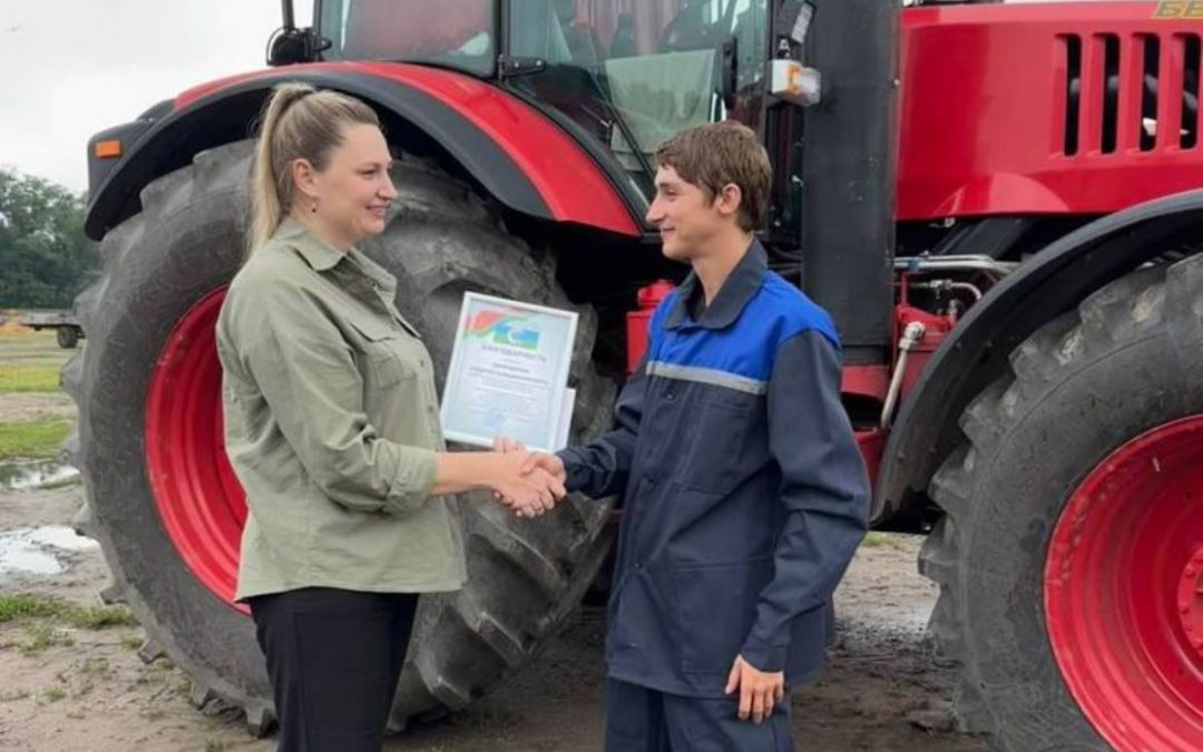 АНДРЕЙ ЛАПИЦКИЙ — ЛУЧШИЙ НА КОРМОЗАГОТОВКЕ В КСУП «ТЕПЛИЧНОЕ»