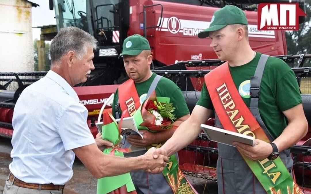 В ОАО «ИМЕНИ ЖУКОВА» ЧЕСТВОВАЛИ СЕМЕЙНЫЙ ЭКИПАЖ ЛАЗОВИКОВ – ПЕРВЫХ ТЫСЯЧНИКОВ БРАГИНЩИНЫ ПО НАМОЛОТУ