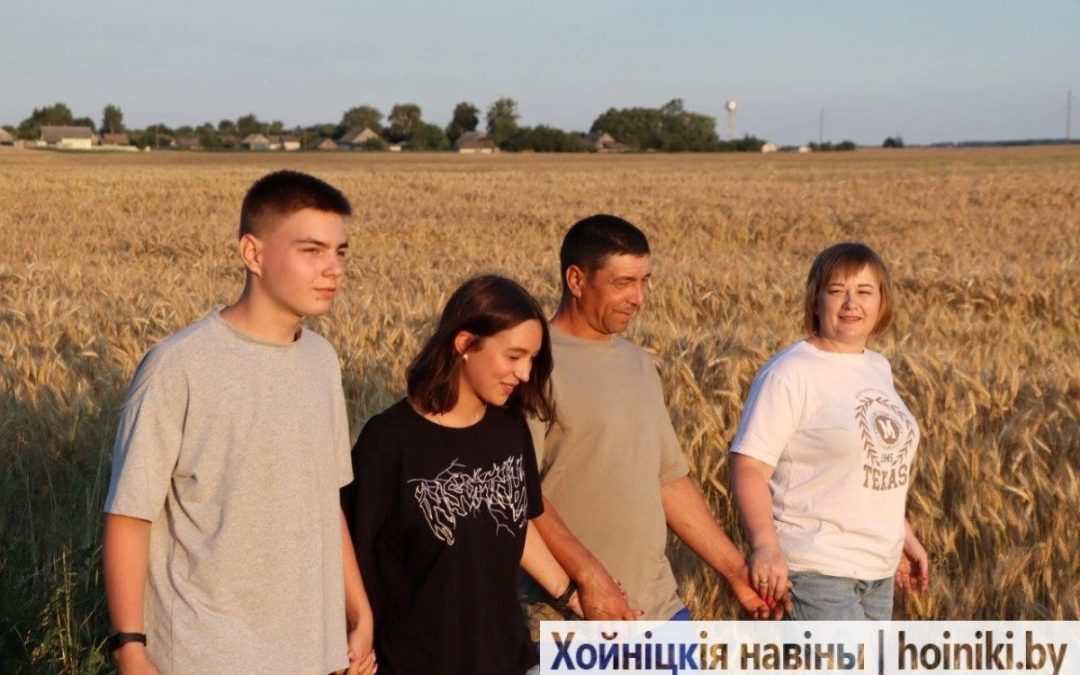 НАДЗЕЙНЫ ТЫЛ ХЛЕБАРОБАЎ: ДЗМІТРЫЙ ЮШКЕВІЧ СТАНОВІЦЦА ТЫСЯЧНІКАМ ДЛЯ ЖОНКІ І ДЗЯЦЕЙ