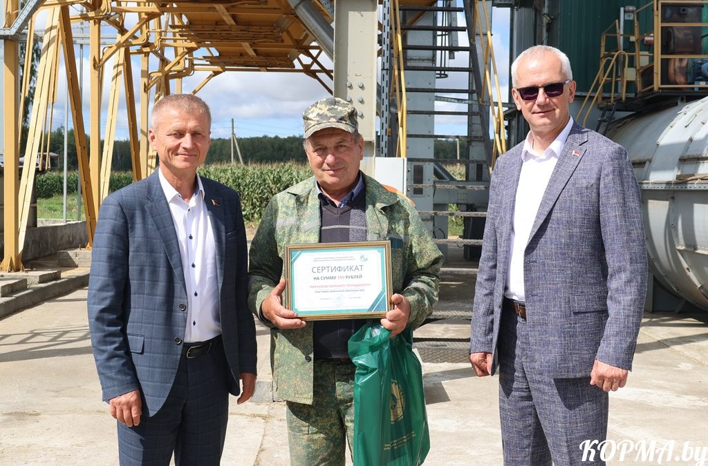 ПРОФСОЮЗЫ РАБОТНИКОВ ЛЕСА ЧЕСТВУЮТ ТРУЖЕНИКОВ СЕЛА КОРМЯНЩИНЫ