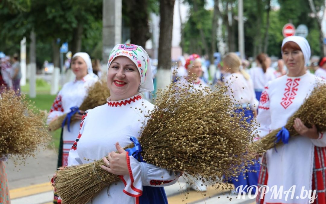 В КОРМЕ ПРОШЁЛ ЯРКИЙ И МАСШТАБНЫЙ ФЕСТИВАЛЬ ЛЬНА – “ЛЬНЯНАЯ КАРУСЕЛЬ”