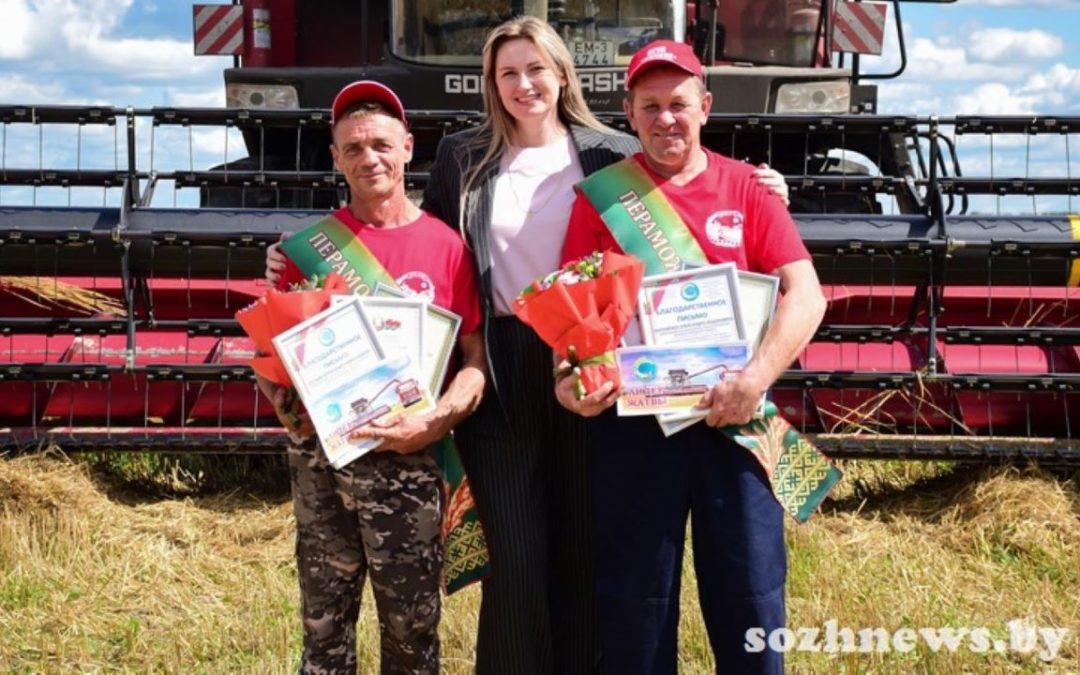 ПРОФЕССИОНАЛИЗМ ДАЕТ РЕЗУЛЬТАТ: НА ПОЛЯХ КСУП «УРИЦКОЕ» ЧЕСТВОВАЛИ ПЕРЕДОВИКОВ ЖАТВЫ