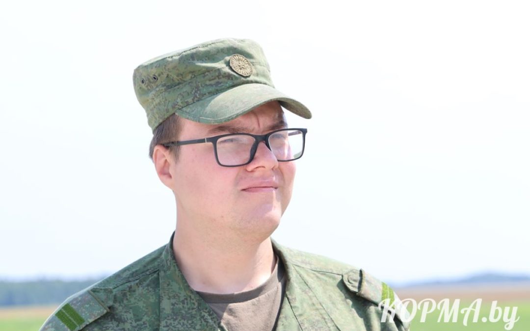 ВОЕННОСЛУЖАЩИЕ ВООРУЖЕННЫХ СИЛ БЕЛАРУСИ ПОМОГАЮТ АГРАРИЯМ КОРМЯНЩИНЫ В УБОРОЧНОЙ КАМПАНИИ