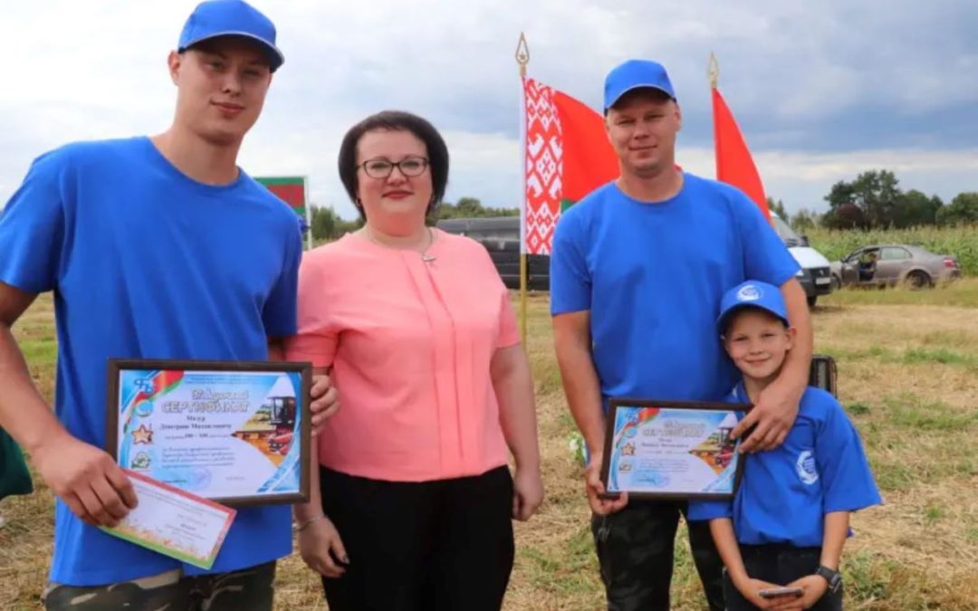 В ОКТЯБРЬСКОМ РАЙОНЕ ЧЕСТВОВАЛИ ХЛЕБОРОБОВ ТЫСЯЧНИКОВ