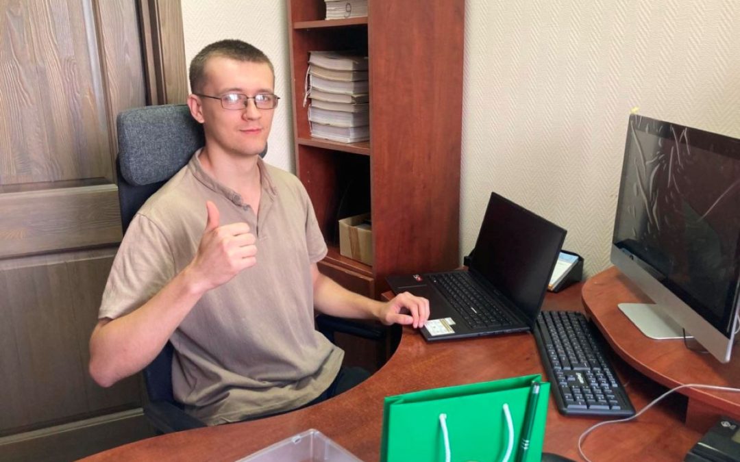 ЗАБОТА О МОЛОДЫХ КАДРАХ: ПРОФСОЮЗ ОАО «ТИХИНИЧИ» ПРИВЕТСТВУЕТ НОВОГО ИНЖЕНЕРА-ПРОГРАММИСТА