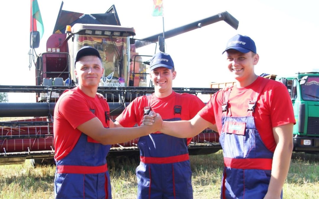 МОЛОДЕЖЬ РОГАЧЕВЩИНЫ – В ЛИДЕРАХ ЖАТВЫ!