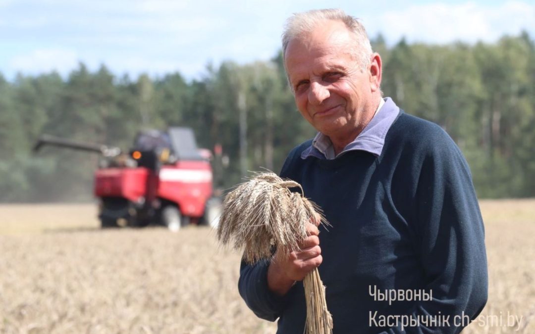 МЕХАНИЗАТОР БОЛЕЕ ЧЕМ С 40-ЛЕТНИМ СТАЖЕМ НИКОЛАЙ ЖИНКО ИЗ ОАО «ОКТЯБРЬСКИЙ-АГРО» ТРУДИТСЯ УДАРНЫМИ ТЕМПАМИ