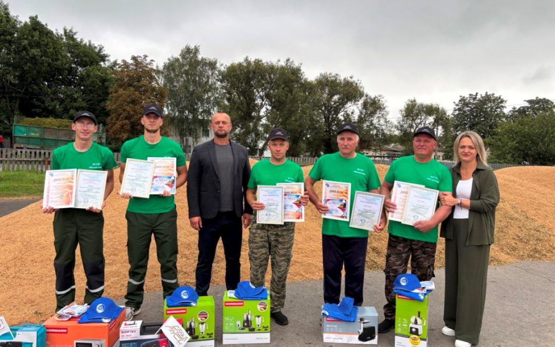 ГЕРОИ ЖАТВЫ: В КСУП «БОЛОТНЯ» ЧЕСТВУЮТ ПЕРЕДОВИКОВ УБОРОЧНОЙ КАМПАНИИ!