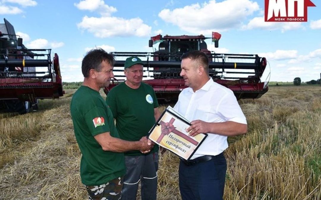 ИДЁМ НА РЕКОРД! БОЛЕЕ ТРЁХ ТЫСЯЧ ТОНН ЗЕРНА НА СЧЕТУ ВОДИТЕЛЯ ОАО «ИМЕНИ ЖУКОВА» ВЛАДИМИРА ШАХНИЦКОГО