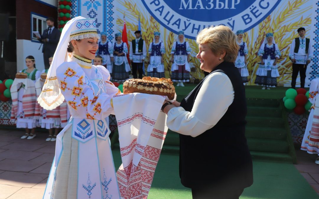 НА МОЗЫРЩИНЕ ОТГРЕМЕЛ РАЙОННЫЙ ФЕСТИВАЛЬ-ЯРМАРКА ТРУЖЕНИКОВ СЕЛА «ДОЖИНКИ-2025»