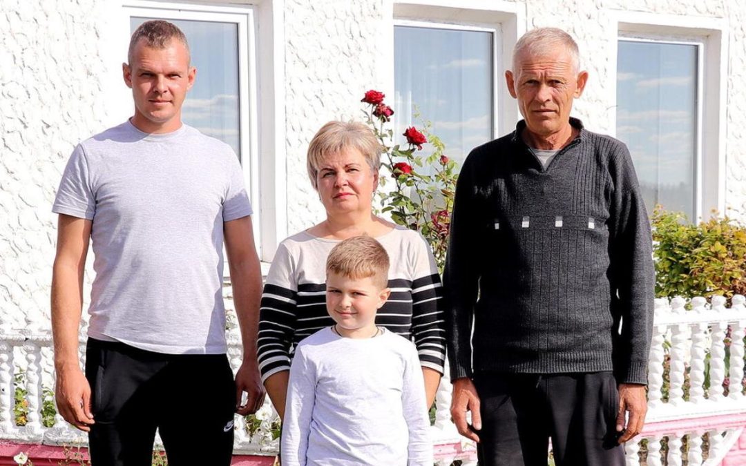 ГЕРОИ ЖАТВЫ РЕЧИЦКОГО РАЙОНА. ВОДИТЕЛЬ КСУП «АГРОКОМБИНАТ «ХОЛМЕЧ» СЕРГЕЙ КАШКАР: ТРУДОЛЮБИВЫЙ МУЖ, ЗАМЕЧАТЕЛЬНЫЙ ОТЕЦ