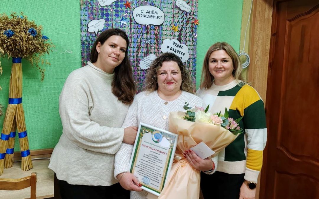 ПОЗДРАВЛЕНИЯ С ЮБИЛЕЕМ ПРИНИМАЛА БУХГАЛТЕР СЕЛЬСКОХОЗЯЙСТВЕННОГО ПРЕДПРИЯТИЯ  «КАЛИНИНСКИЙ» НАДЕЖДА ДЕРГАЧЕВА