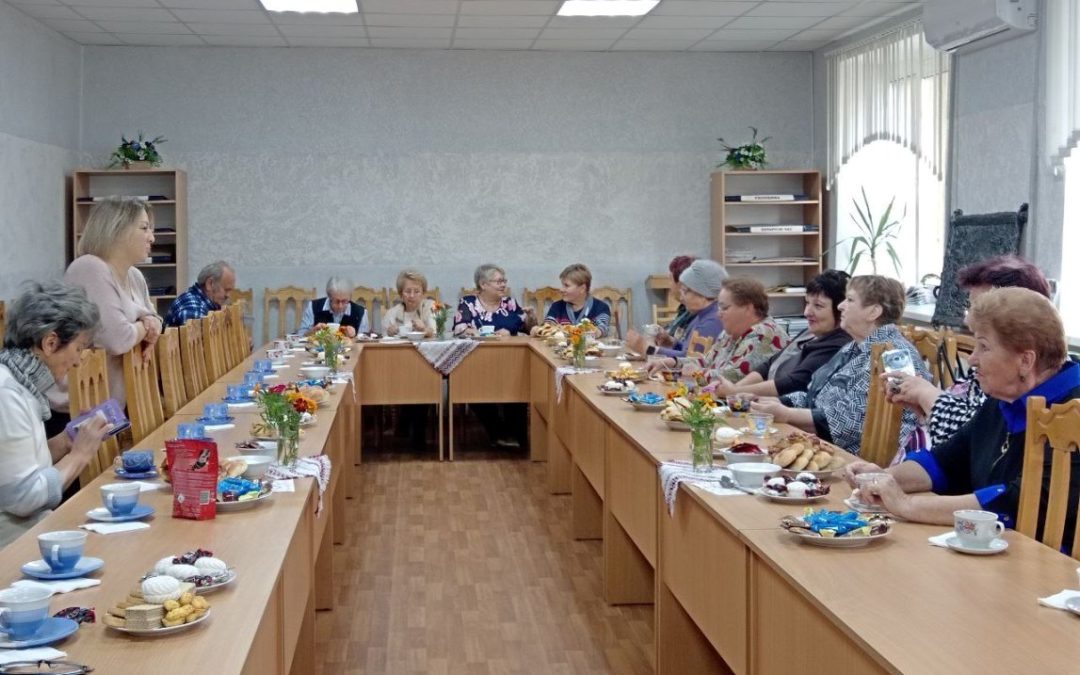 С ДОБРОМ И УВАЖЕНИЕМ: В РОГАЧЕВСКОМ ИНДУСТРИАЛЬНО-ПЕДАГОГИЧЕСКОМ КОЛЛЕДЖЕ ЧЕСТВОВАЛИ ВЕТЕРАНОВ ТРУДА