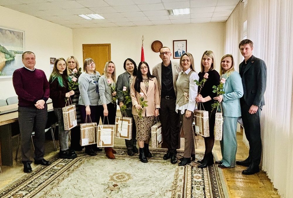 С МАТЕРИНСКОЙ ЛЮБОВЬЮ И ПРОФСОЮЗНОЙ ЗАБОТОЙ