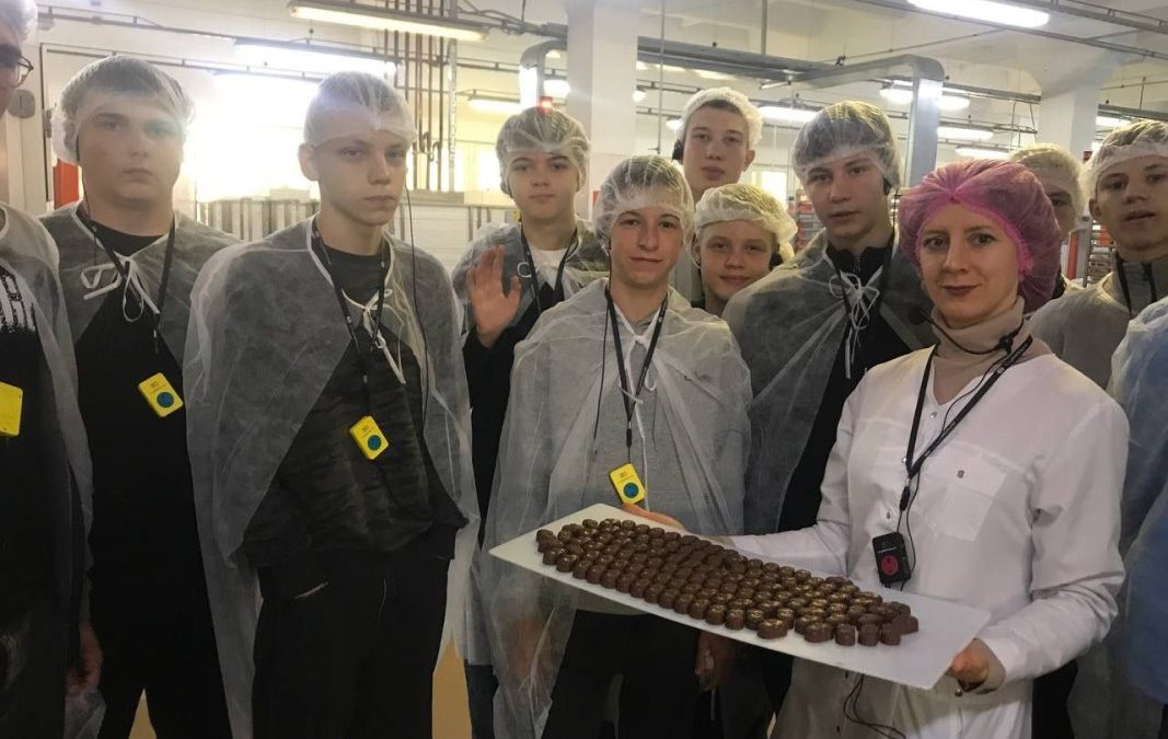 УЧАЩИЕСЯ ХОЙНИКСКОГО ГОСУДАРСТВЕННОГО КОЛЛЕДЖА ПОСЕТИЛИ КОНДИТЕРСКУЮ ФАБРИКУ «СПАРТАК»