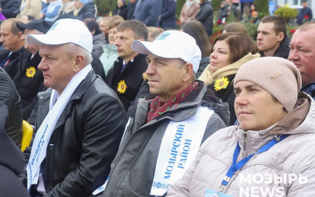 ЗА УСЕРДНЫЙ ТРУД И ВЫДАЮЩИЙСЯ РЕЗУЛЬТАТ. МОЗЫРСКИХ АГРАРИЕВ НАГРАДИЛИ НА ГЛАВНОЙ СЦЕНЕ ОБЛАСТНЫХ «ДОЖИНОК-2025»