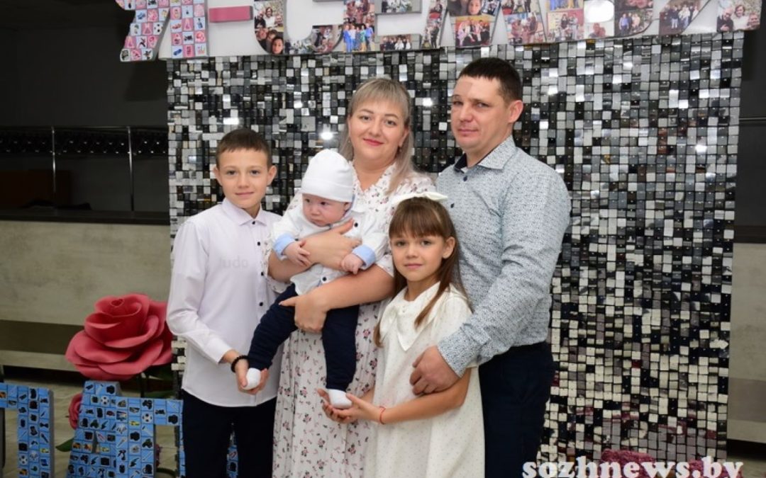 В ЦЕНТРЕ КУЛЬТУРЫ ГОМЕЛЬСКОГО РАЙОНА ВЫБРАЛИ ЛУЧШУЮ МОЛОДУЮ СЕМЬЮ