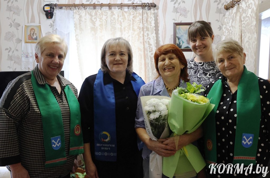 СЕМИДЕСЯТИЛЕТНИЙ ЮБИЛЕЙ ОТМЕТИЛА СТАРЕЙШИНА ДЕРЕВНИ ВЫНОШЕВКА КОРМЯНСКОГО РАЙОНА