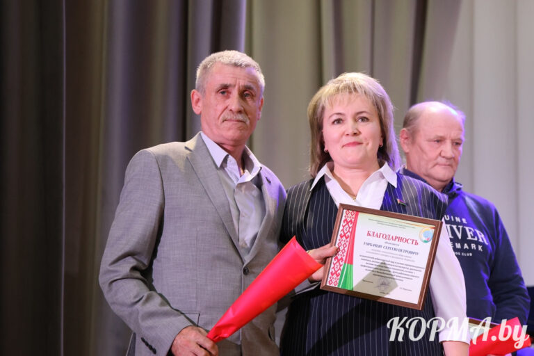 СПАСИБО ЗА ТРУД: ТРУЖЕНИКИ СЕЛА КОРМЯНЩИНЫ ПОЛУЧАЛИ ПОЗДРАВЛЕНИЯ ОТ ПРОФСОЮЗА АГРАРИЕВ